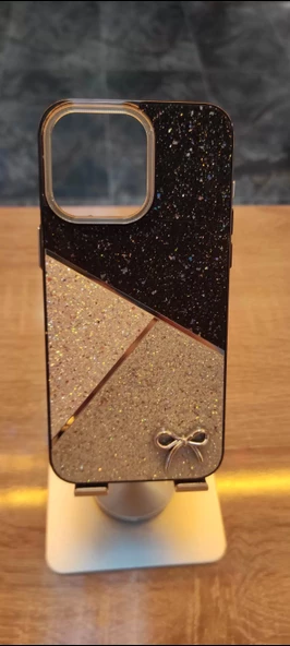 İPHone 15 Pro Max Uyumlu Taşlı Kurdele Figürlü Karbon Kılıf Darbe Korumalı Kapak - 1