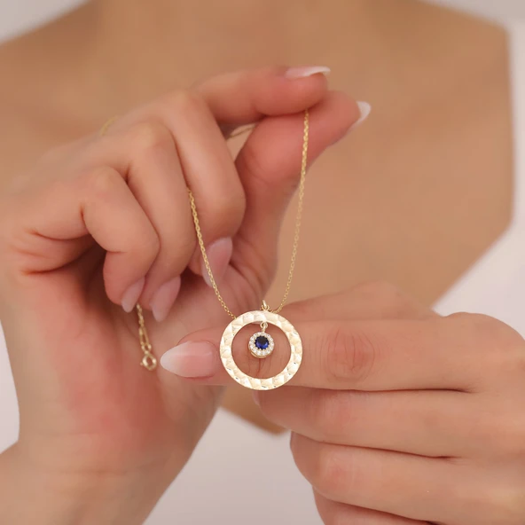 925 Ayar Gümüş Lacivert Taşlı Dokulu Yuvarlak Çerçeve Kolye ürün görseli