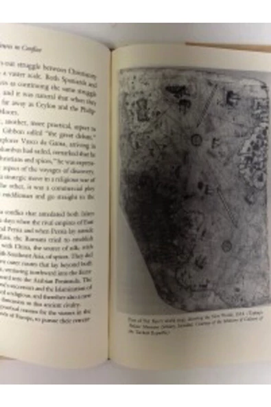 Demirören Yayınları  Cultures in Conflict: Christians, Muslims, and Jews in the Age of Discovery- Bernard Lewis - 3