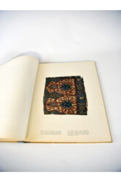 Demirören Yayınları  Eski Türk Halılarından ve Kilimlerinden Örnekler- Samples of The Old Turkish Carpets And Kılıms - 2