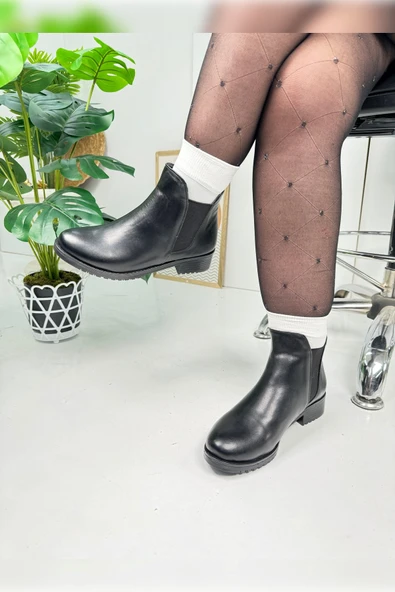 Günlük Kadın Siyah Bot Kalın Oval Burunlu Lastikli Alçak Topuklu Tırtıklı Taban Kısa  Bootie  425 - 6