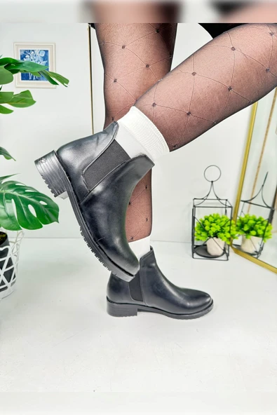 Günlük Kadın Siyah Bot Kalın Oval Burunlu Lastikli Alçak Topuklu Tırtıklı Taban Kısa  Bootie  425 - 4