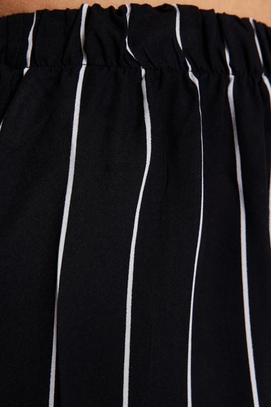 Kadın Viskon V Yaka Askılı Kol Çizgili Sırt Detaylı İp Askılı Viskon Dokuma Pijama Takımı - 6