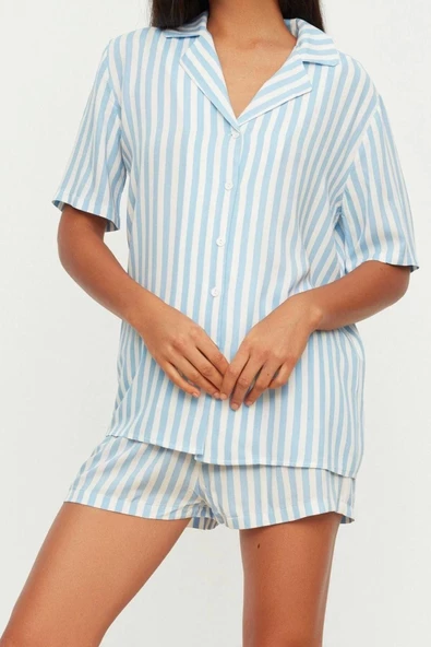 Kadın Viskon Gömlek Yaka Kısa Kol Çizgili Viskon Üstü Geniş Kalıp Gömlek-Şort Dokuma Pijama Takımı