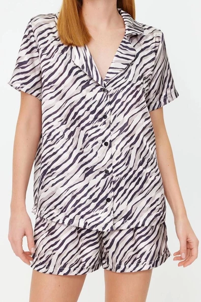 Kadın Polyester Gömlek Yaka Kısa Kol -Siyah Zebra Desenli Saten Gömlek-Şort Dokuma Pijama Takımı - 3