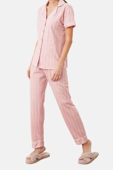 Kadın Gömlek Yaka Kısa Kol Pamuklu Çizgili Biye Detaylı Uyku Bantlı Örme Pijama Takımı