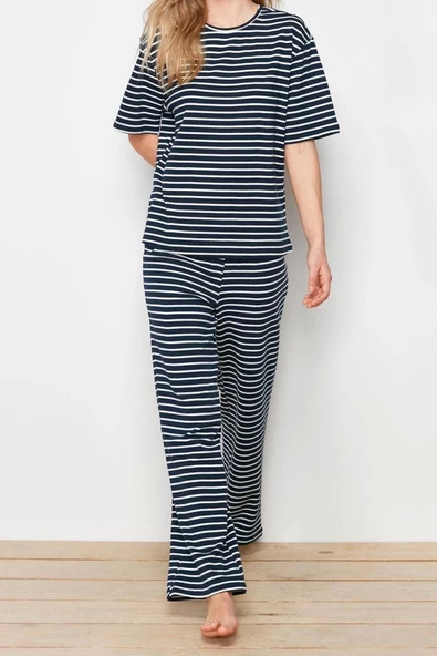 Kadın Pamuklu Bisiklet Yaka Kısa Kol -Beyaz Pamuklu Çizgili Fitilli Örme Pijama Takımı