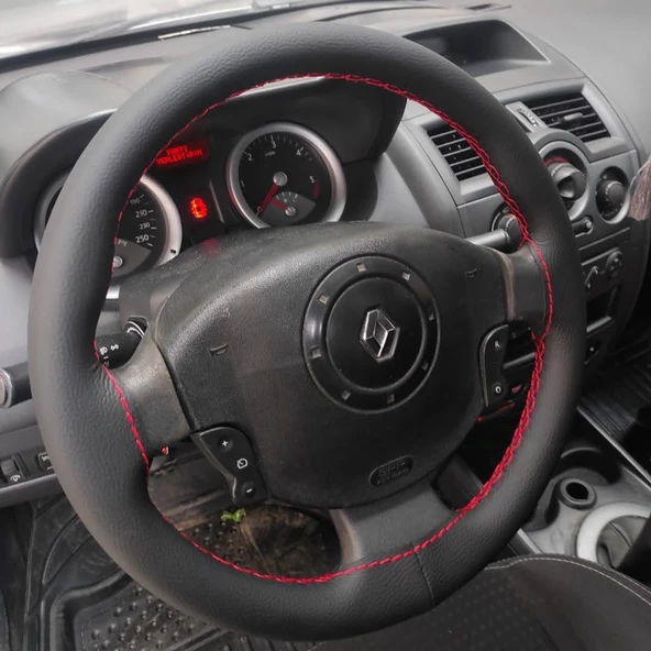DİKİŞLİ DİREKSİYON KILIFI SİYAH DERİ KIRMIZI DİKİŞLİ RENAULT MEGANE 2 İÇİN ürün görseli