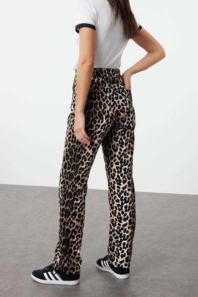 Kadın Yeni Moda Geniş Paça Regular Boy Dokuma Leopar Desenli Düz Kesim Pantolon - 5