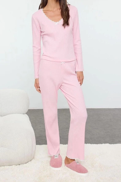 Kadın Moda V Yaka Geniş Paça Uzun Kol Dantel ve Kurdele Fiyonk Detaylı Fitilli Örme Pijama Takımı