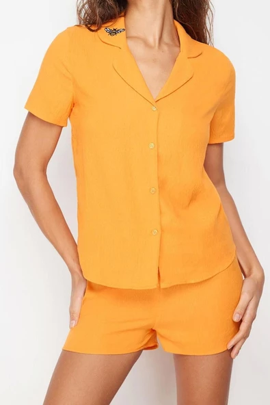 Kadın Moda Şık Gömlek Yaka Boru Paça Kısa Kol Arı Nakışlı Dokuma Pijama Takımı