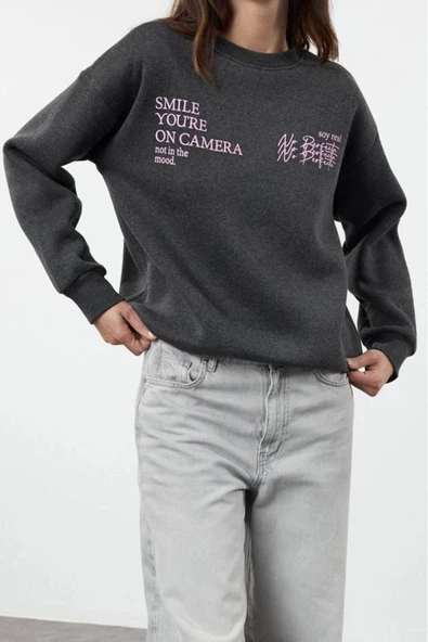 Kadın Regular Bisiklet Yaka Standart Kol Regular Basic Fit Baskılı Kalın İçi Polarlı Örme Sweatshirt - 3