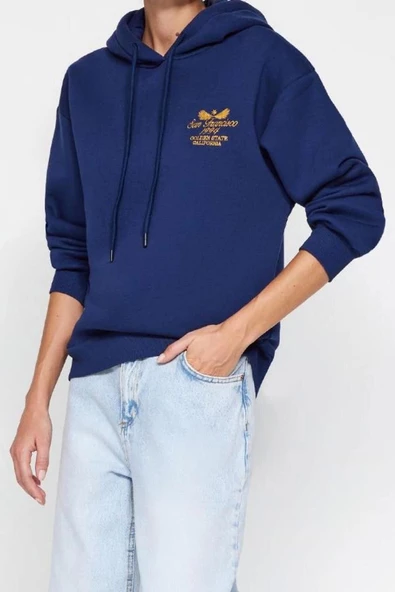 Kadın Kapüşonlu Düşük Kol Standart Normal Kalıp Nakışlı Kalın Polarlı Örme Sweatshirt - 2