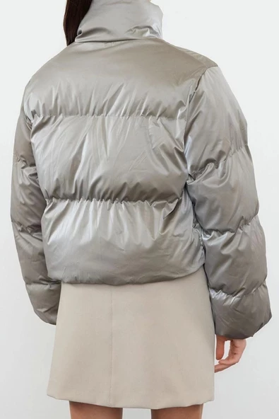 Kadın Moda Şık Regular Dik Yaka Crop Düz Astarlı Oversize Parlak Su İtici Şişme Mont - 5