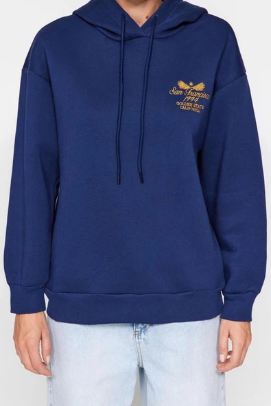 Kadın Kapüşonlu Düşük Kol Standart Normal Kalıp Nakışlı Kalın Polarlı Örme Sweatshirt - 4