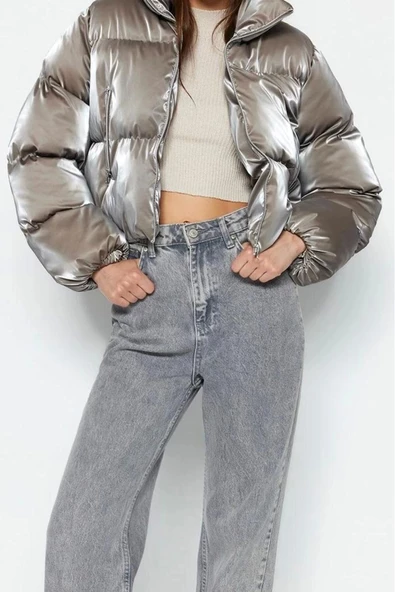 Kadın Moda Şık Regular Dik Yaka Crop Düz Astarlı Oversize Parlak Su İtici Şişme Mont - 6