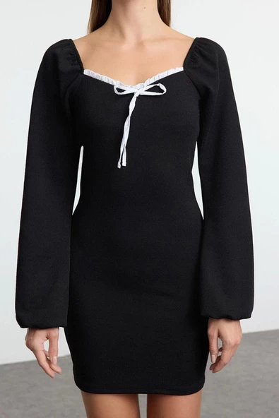 Kadın Moda Şık Mini Boy Kalp Yaka Slim Bağlama Detaylı Bodycone Vücuda Oturan Örme Elbise