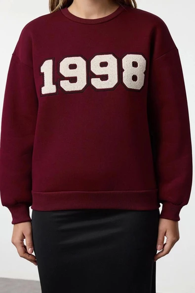 Kadın Relaxed Bisiklet Yaka Düşük Kol Uzun Kalın Polarlı Normal Kesim Slogan Nakışlı Örme Sweatshirt