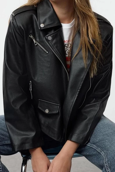 Kadın Moda Şık Regular Kruvaze Yaka Standart Düz Astarlı Regular Suni Deri Biker Ceket Mont - 2