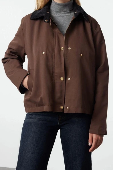 Kadın Moda Şık Oversize Gömlek Yaka Standart Düz Astarlı Omuz ve Yaka Detaylı İnce Ceket Mont - 3