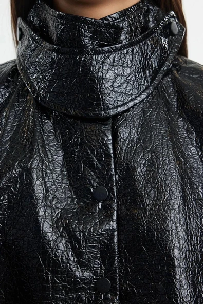 Kadın Moda Şık Bol Dik Yaka Standart Düz Astarlı Oversize Parlak Pelerin Mont - 4