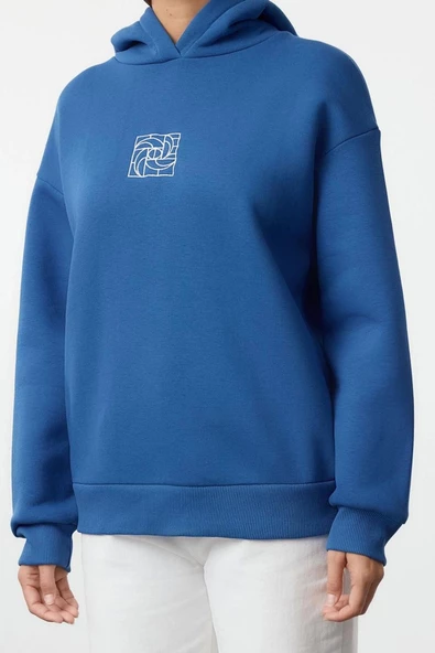 Kadın Moda Şık Bol Kapüşonlu Düşük Kol Uzun Geniş Kalıp Nakışlı Kalın İçi Polarlı Örme Sweatshirt