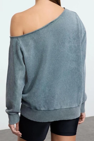 Kadın Bol Asimetrik Yaka Düşük Kol Uzun Yıkamalı Geniş Kalıp Asimetrik Yaka Kalın Örme Sweatshirt - 5