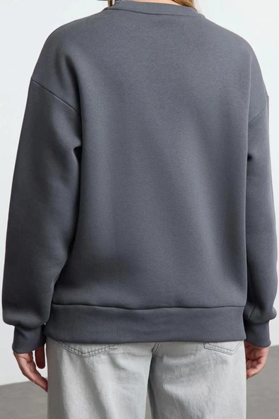 Kadın Bol Bisiklet Yaka Düşük Kol Uzun Kalın İçi Polarlı Slogan Patch Geniş Kesim Örme Sweatshirt - 5