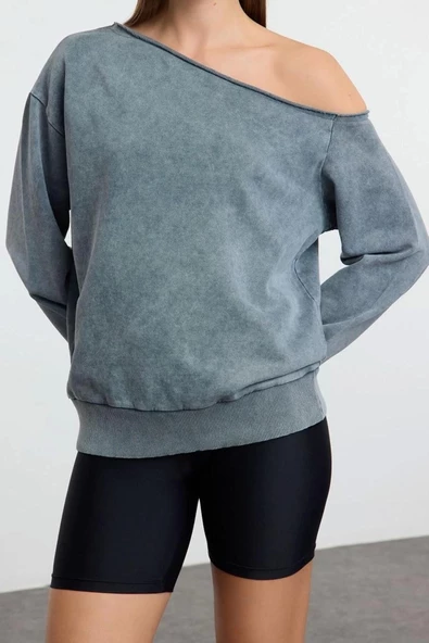 Kadın Bol Asimetrik Yaka Düşük Kol Uzun Yıkamalı Geniş Kalıp Asimetrik Yaka Kalın Örme Sweatshirt - 3