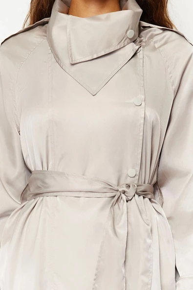 Kadın Moda Oversize Ceket Yaka Uzun Düz Astarlı Geniş Kesim Yaka Cıtcıtlı Parlak Kuşaklı Trençkot - 5