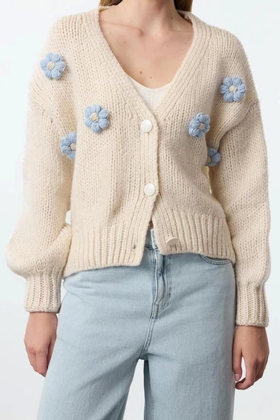 Kadın Moda Şık Regular V Yaka Regular Yumuşak Dokulu Gül Detaylı Triko Hırka - 2