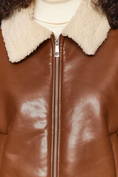 Kadın Moda Şık Regular Gömlek Yaka Standart Düz Astarlı Peluş Detaylı Suni Deri Biker Ceket Mont - 5