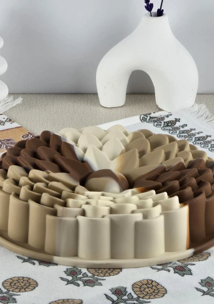 Silikon Kek Kalıbı - Yuvarlak Örgü Dokulu Kalıp - Isıya Dayanıklı, 1 Litre - 4