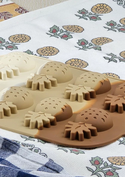 Silikon Kek Kalıbı - Ananas Desenli 8li Kurabiye Kalıbı - Isıya Dayanıklı - 3