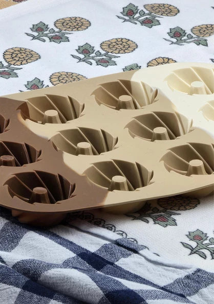 Silikon Kek Kalıbı - Spiral Desenli 12li Kurabiye Kalıbı - Isıya Dayanıklı - 4