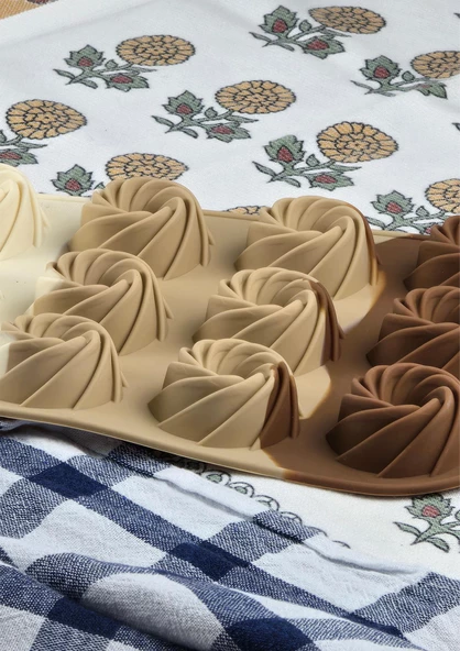 Silikon Kek Kalıbı - Spiral Desenli 12li Kurabiye Kalıbı - Isıya Dayanıklı - 3