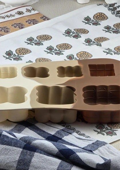 Silikon Kek Kalıbı - Küp Desenli 7li Kurabiye Kalıbı - Isıya Dayanıklı - 3