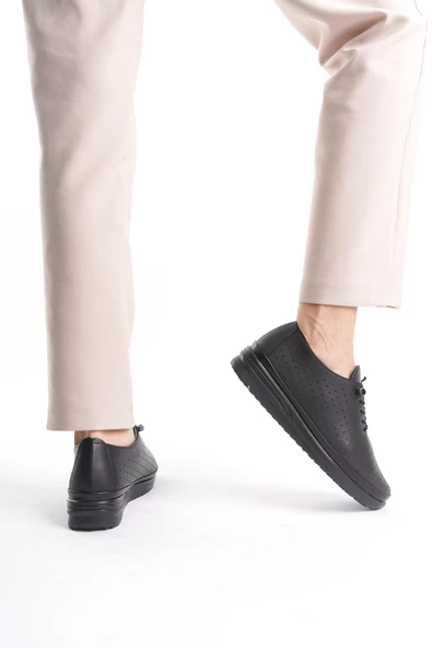 Kadın Bağcıklı Günlük Ayakkabı Delik Detaylı Yuvarlak Burun Ayakkabı - Resim 3