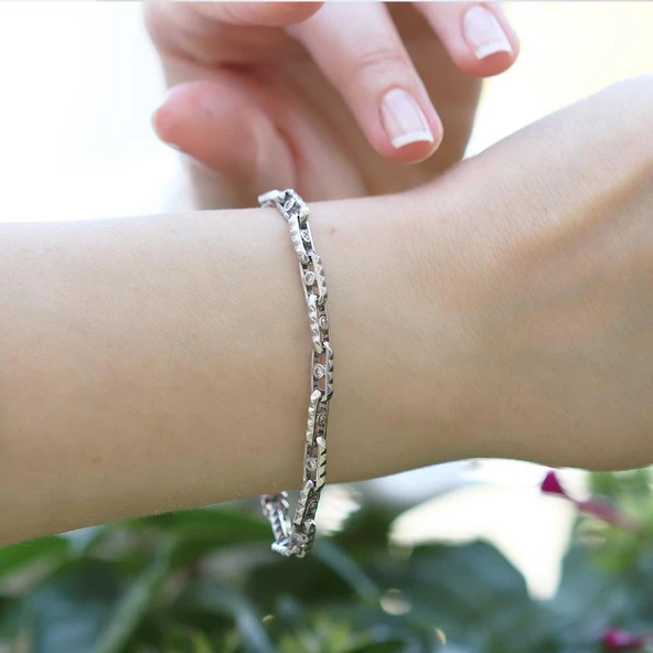 Kareli Taşlı Zincir Gümüş Bileklik - Resim 4