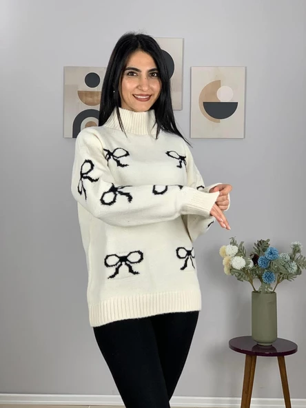 Kadın Krem Yarım Balıkçı Yaka Fiyonk Desenli Kazak - Resim 3