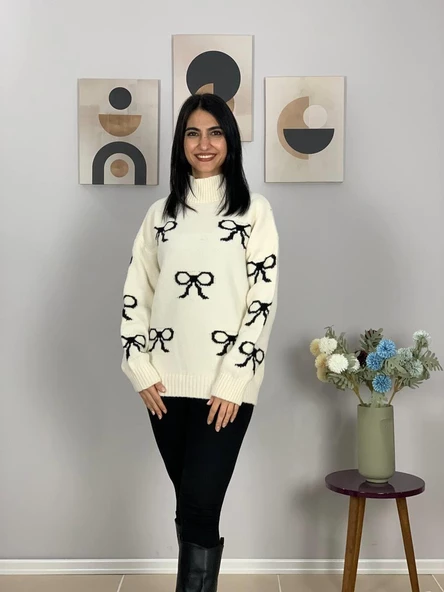 Kadın Krem Yarım Balıkçı Yaka Fiyonk Desenli Kazak - Resim 2