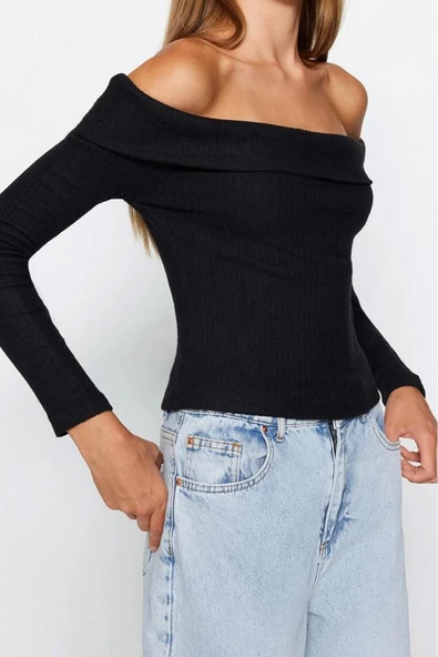 Stil Kadın Triko Görünümlü Fitted Vücuda Oturan Crop Madonna Yaka Bluz Regular Slim Kalıp Düşük Kol