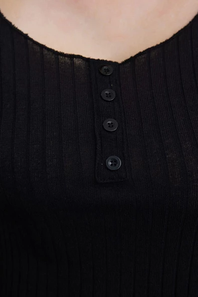 Stil Kadın Düğme Detaylı Vücuda Oturan Bluz Regular Örme Slim Kalıp - Resim 2