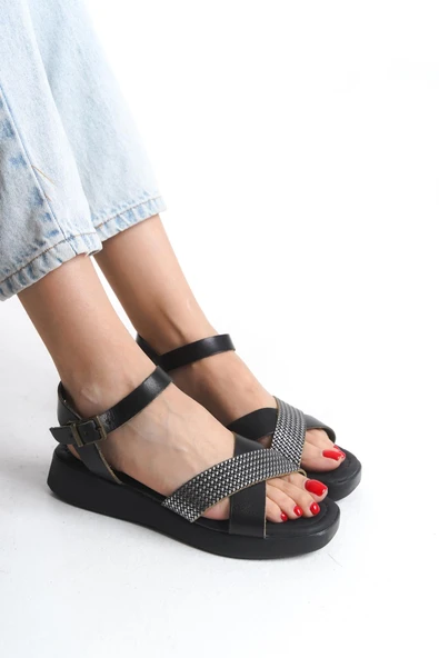 Kadın Hakiki Deri Bilekten Bağlamalı Topuksuz Rahat Taban Sandalet - 9