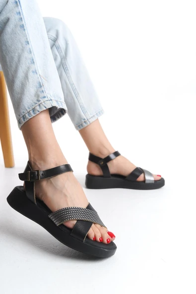 Kadın Hakiki Deri Bilekten Bağlamalı Topuksuz Rahat Taban Sandalet - 11