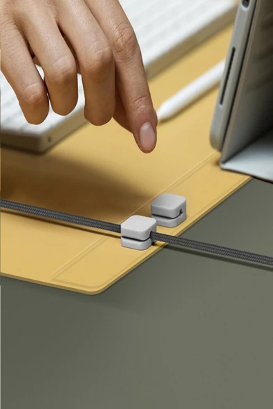 Masaüstü Düzenleyici Mat Hagen Serisi Vegan Deri Manyetik Kablo Düzenleyici Çift Renk Mouse Pad  Blue Black - 3