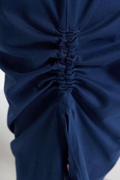 Moda Stil Relaxed Bisiklet Yaka Midi Boy Büyük Beden Yandan Büzgülü ve Yırtmaçlı Örme Elbise - 6