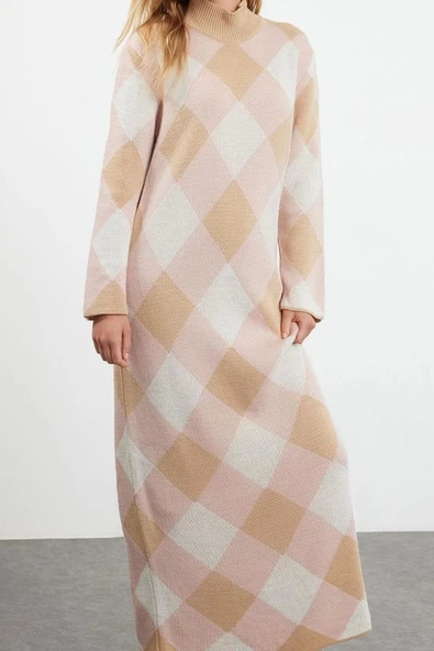 Moda Stil Relaxed Dik Yaka Maxi Boy Tesettür Renk Bloklu Baklava Desenli Triko Elbise