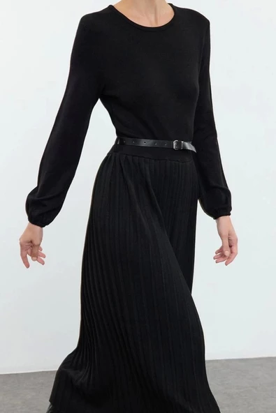 Moda Stil Relaxed Bisiklet Yaka Maxi Boy Tesettür Kemerli Eteği Piliseli Uzun Triko Elbise