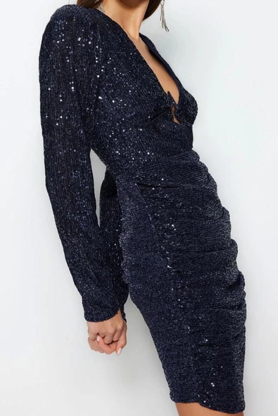 Moda Stil Fitted V Yaka Mini Boy Vücuda Oturan Parıltılı Örme Pullu Payet Kısa Şık Abiye Elbise - 2